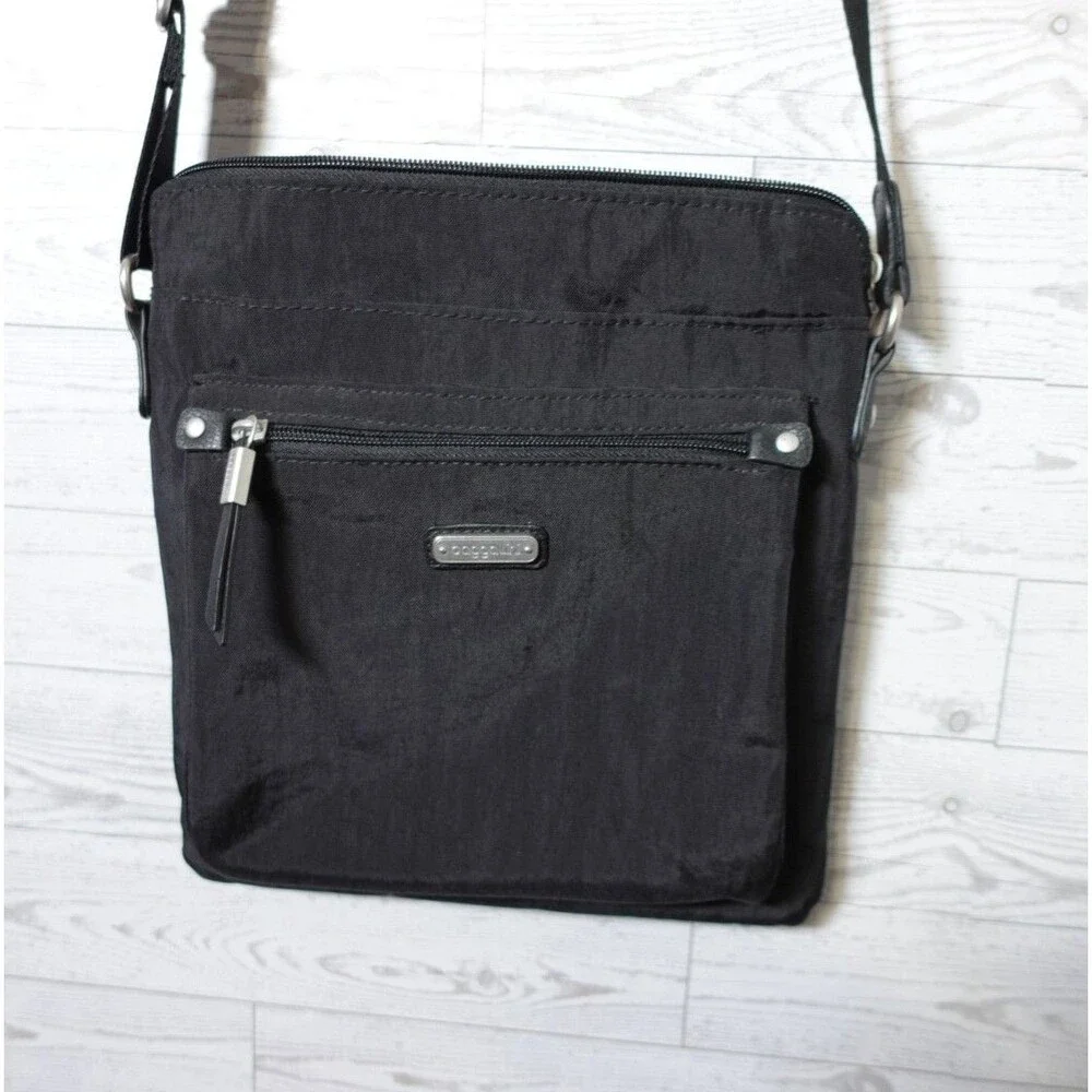 Baggallini Pocket Crossbody Bag with RFID Wristlet Black